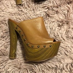 Jessica Simpson heels